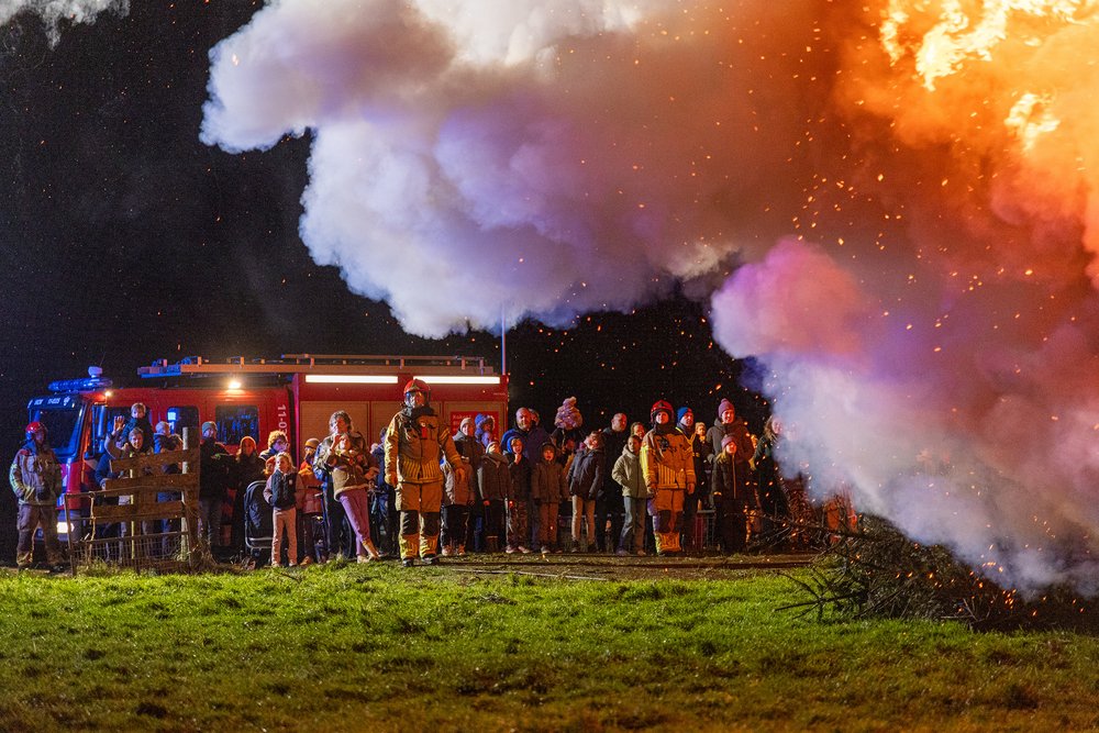 Kerstbomen verbranding Broek in Waterland-8